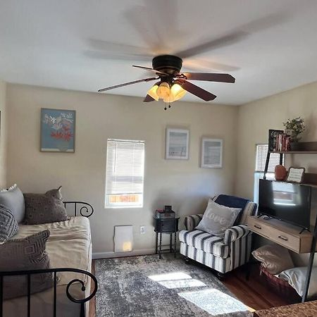 Cheerful Pet-Friendly Bungalow Right In Town Montrose Exteriör bild