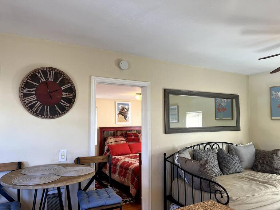 Cheerful Pet-Friendly Bungalow Right In Town Montrose Exteriör bild