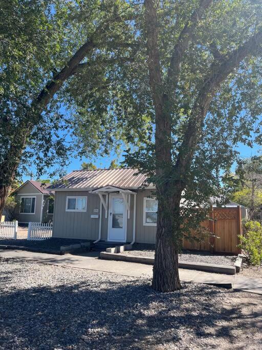 Cheerful Pet-Friendly Bungalow Right In Town Montrose Exteriör bild